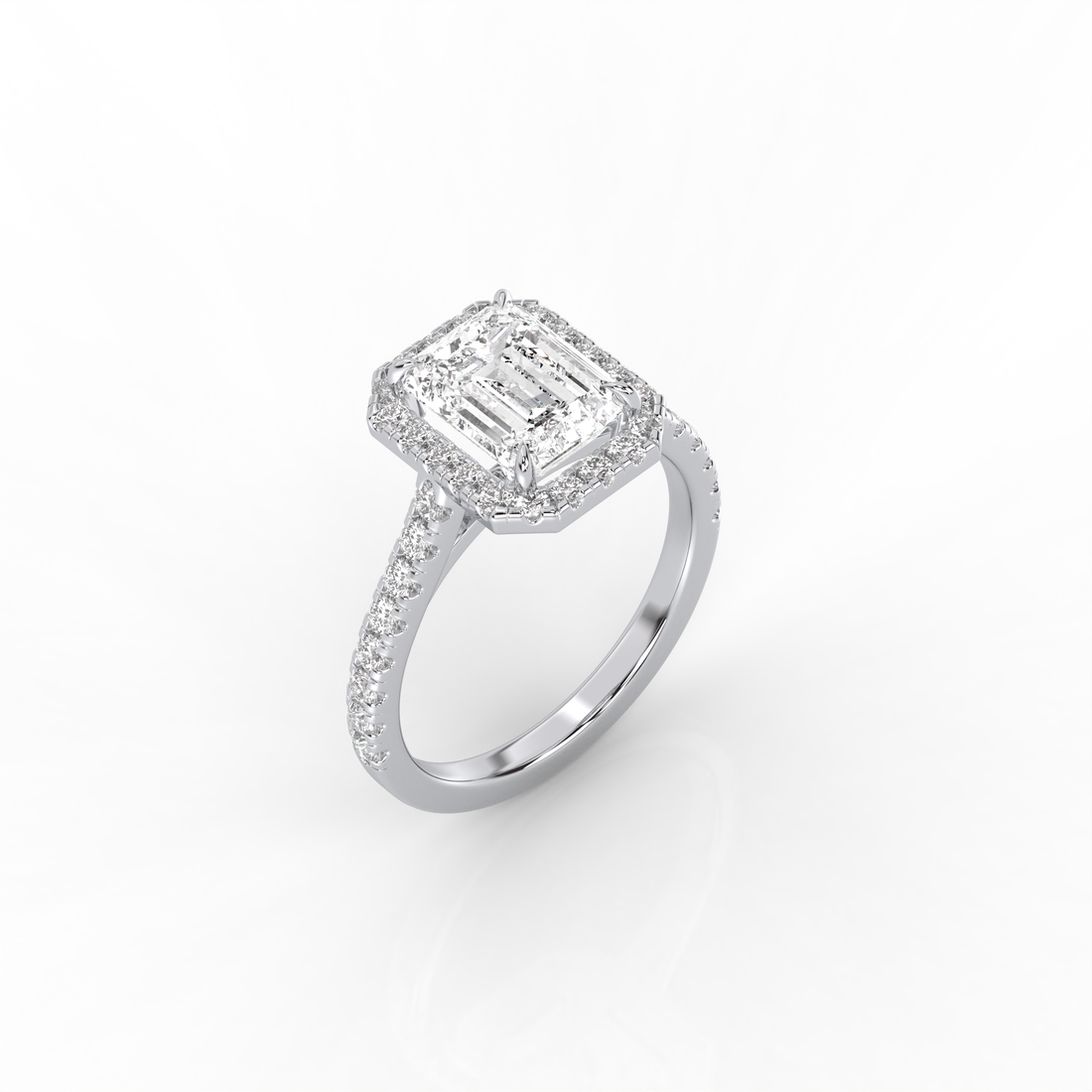 Diamond Ring Emeraldcut with Halo and Diamonds on Band