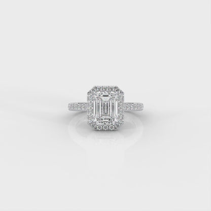Diamond Ring Emeraldcut with Halo and Diamonds on Band